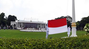 Sedang Hamil Tua Kisah Perjuangan Fatmawati Soekarno Menjahit Bendera Merah Putih Yang Jadi Simbol Kemerdekaan Indonesia Lifestyle Fimela Com