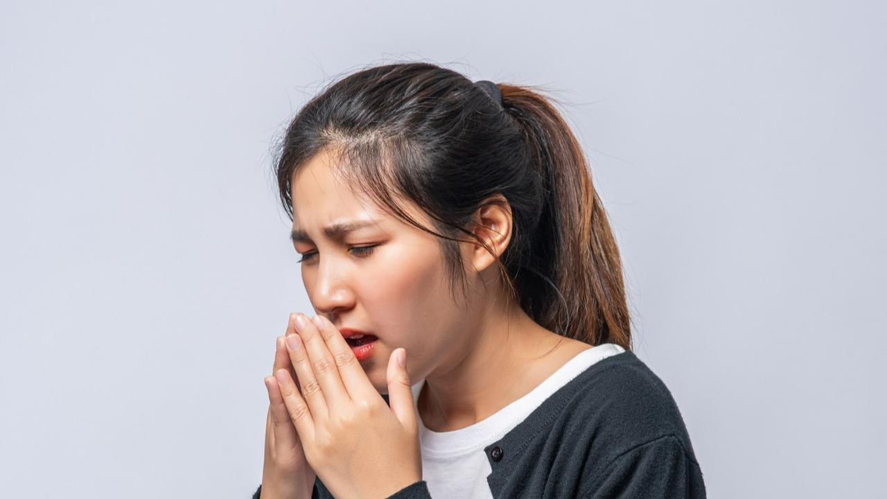 Batuk Biasa atau Gejala Pneumonia? Kenali Perbedaannya