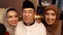 Wanita yang akrab disapa Nana ini juga merupakan putri kedua dari ulama ternama, yakni Quraish Shihab. Seperti yang diketahui, ayah Nana ini merupakan Menteri Agama pada Era Kabinet Pembangunan VII. (Instagram/najwashihab)