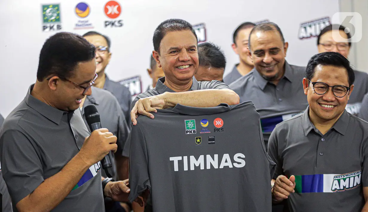 Calon presiden (capres) dan calon wakil presiden (cawapres) dari Koalisi Perubahan, Anies Baswedan (kiri) dan Muhaimin Iskandar atau Cak Imin (kanan) saat mengumumkan susunan Tim Nasional Pemenangan Anies Baswedan-Muhaimin Iskandar (Timnas AMIN) untuk kampanye pada Pilpres 2024 di Jakarta, Selasa (14/11/2023). (Liputan6.com/Faizal Fanani)