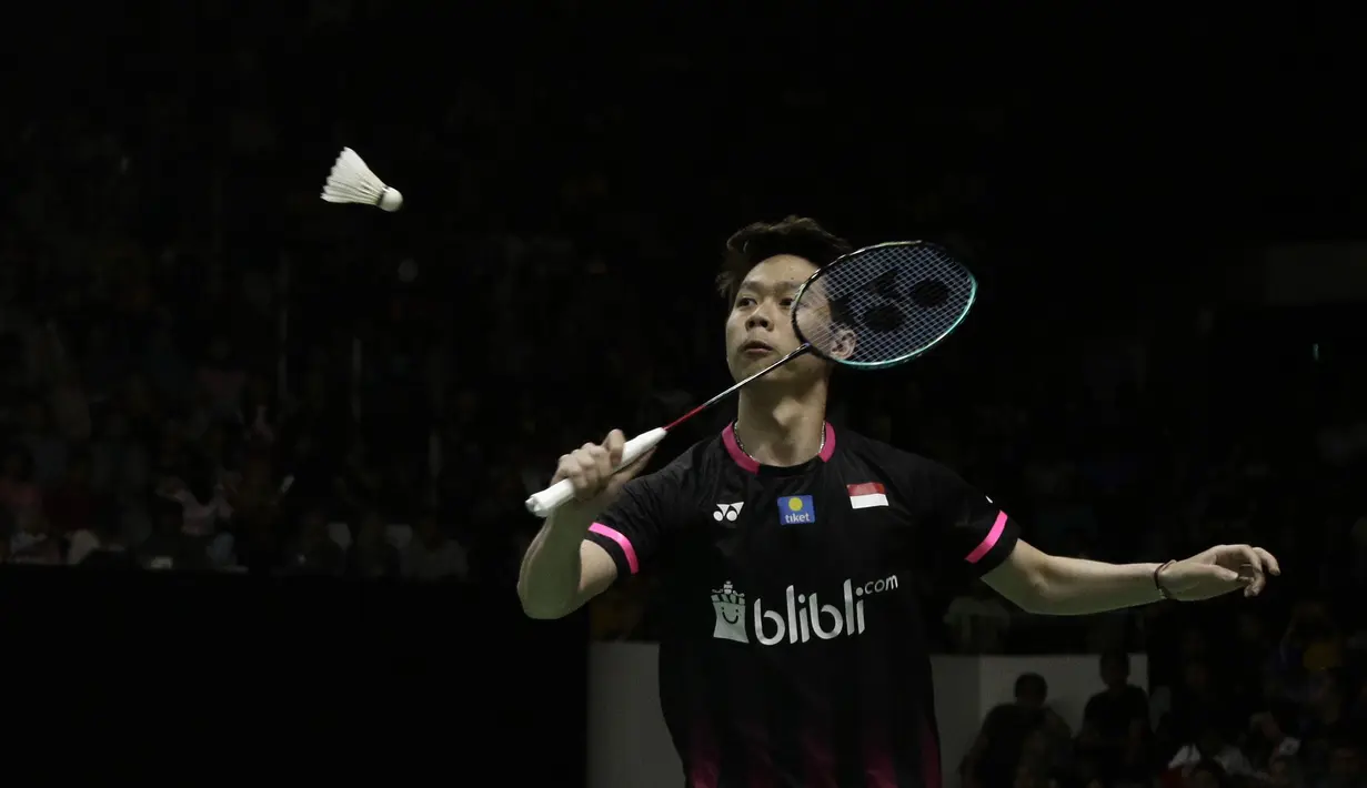 Ganda putra Indonesia, Kevin Sanjaya/Marcus Gideon, saat menghadapi wakil Tiongkok, He Ji Ting/Tan Qiang, pada laga Indonesia Masters 2020 di Istora, Jakarta, Kamis (16/1). Kevin/Marcus unggul 21-19 dan 21-13. (Bola.com/Yoppy Renato)