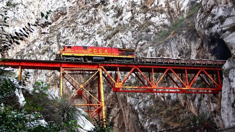 Jembatan Infiernillo, Sebuah 'Neraka' Kecil di Peru        