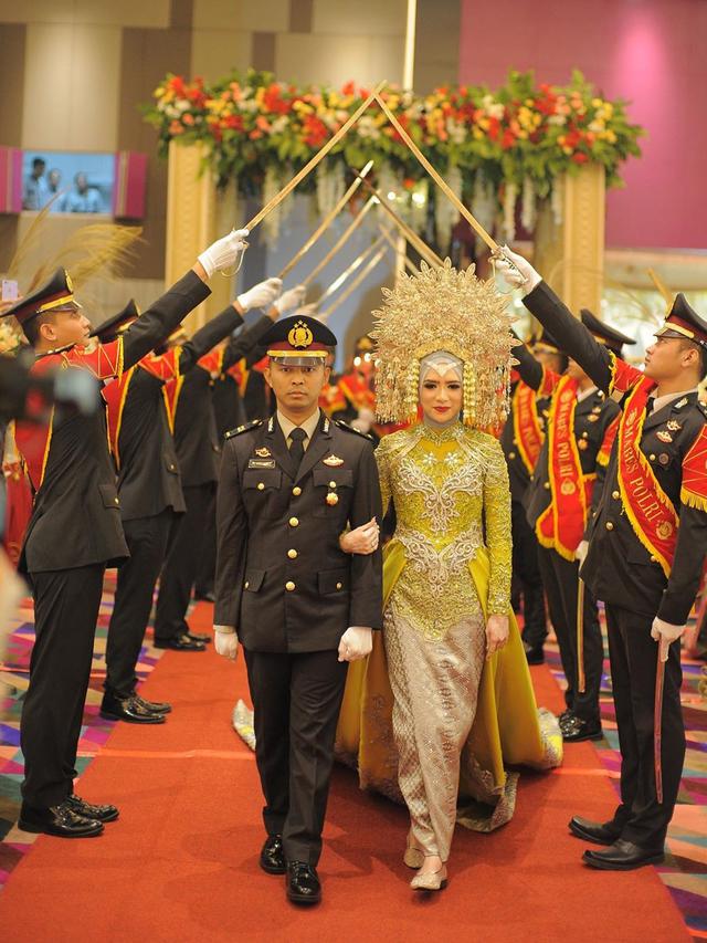 Jadi Ibu Bhayangkari, Ini 6 Potret Terbaru Pemeran Dyah Ayu Laksmi Tutur Tinular
