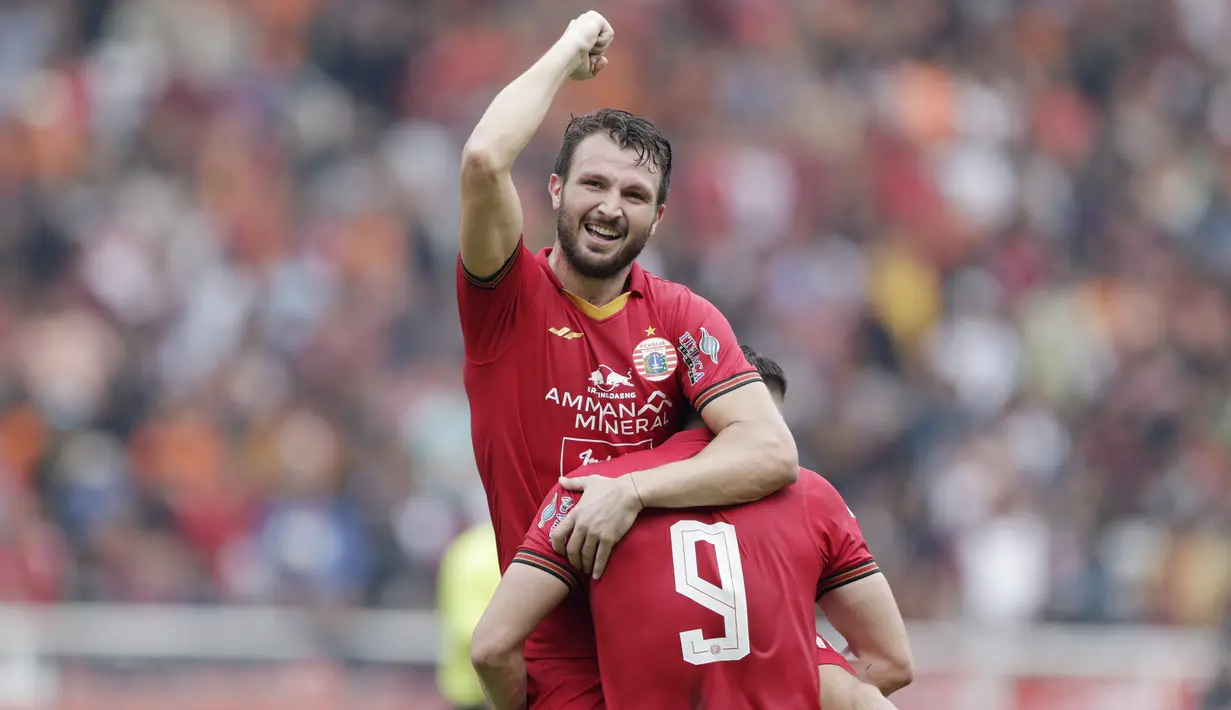 3. Marco Motta - Marco Motta mampu tampil gemilang di debut perdananya bersama Persija di ajang Shopee Liga 1 2020. Pada laga tersebut, Motta menjadi motor 2 gol yang dicetak skuat Macan Kemayoran ke gawang Borneo FC. (M.Iqbal Ichsan)