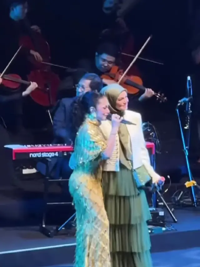 Potret Siti Nurhaliza Nyanyi Bareng Kris Dayanti (Foto: Instagram @3divaofficial)