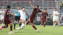 Aksi gelandang Timnas Indonesia Marc Klok saat menghadapi Kamboja dalam laga Piala AFF 2026 di Stadion Pakansari, Bogor, Jawa Barat, Senin (27/7/2026). (KLY/Budy Santoso)