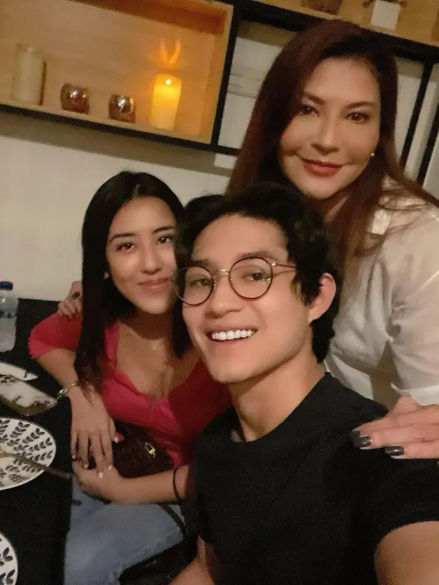 6 Potret Kebersamaan Tamara Bleszynski dan Teuku Rassya, Penuh Kehangatan