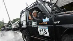 Dominasi jalan yang berkelok dan naik turun memulai keseruan perjalanan menuju Ujung Kulon, Jumat (15/5/14), (Liputan6.com/Faizal Fanani)