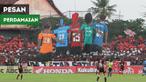 Berita video suporter PSM Makassar menghadirkan kreativitas di tribun dengan pesan perdamaian antar kelompok suporter saat laga melawan Persib Bandung dalam lanjutan Gojek Liga 1 2018 bersama Bukalapak, Kamis (24/10/2018).