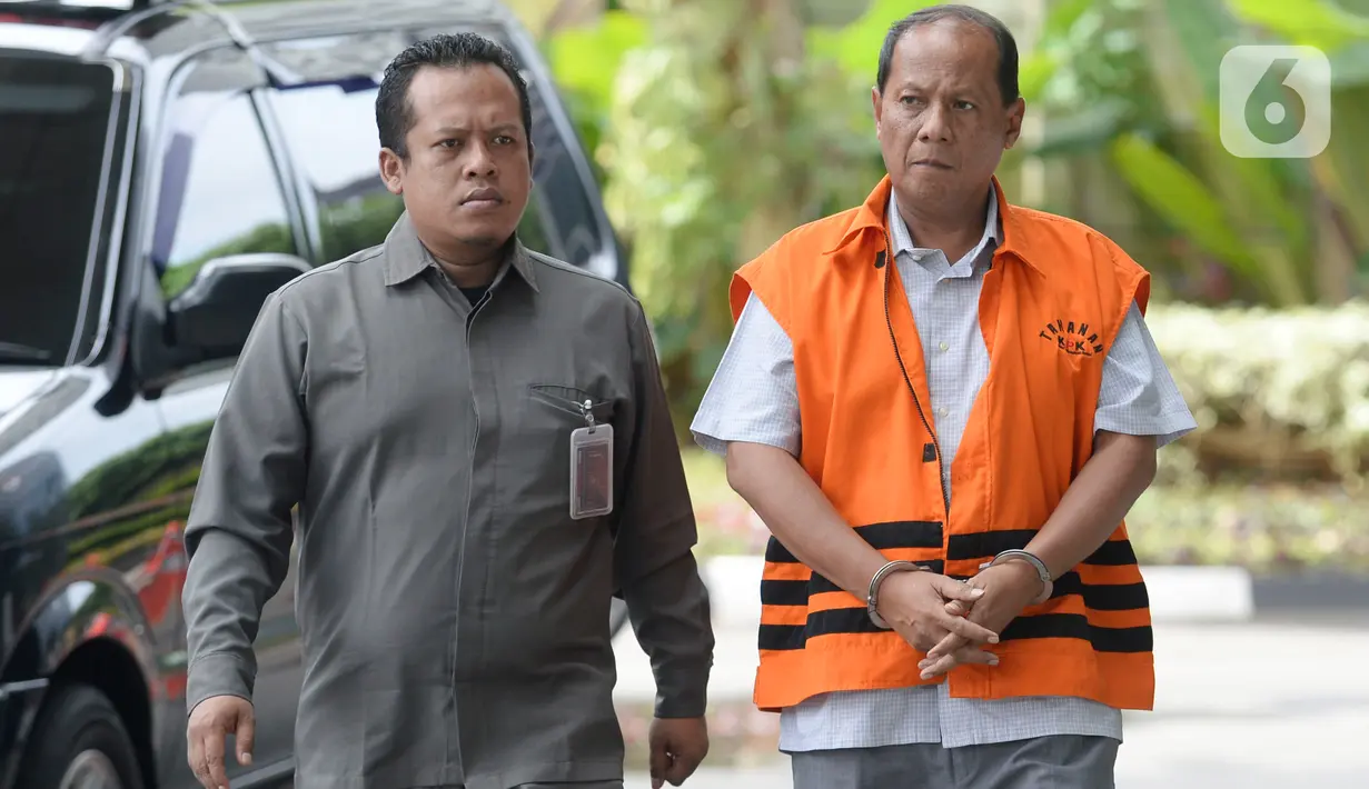 Tersangka Totok Sumedi tiba untuk menjalani pemeriksaan di Gedung KPK, Jakarta, Senin (24/02/2020). Totok Sumedi diperiksa atas dugaan memberi suap kepada Bupati Sidoarjo Saiful Ilah untuk memenangkan tender empat proyek infrastruktur di Dinas PUPR Kabupaten Sidoarjo. (merdeka.com/Dwi Narwoko)