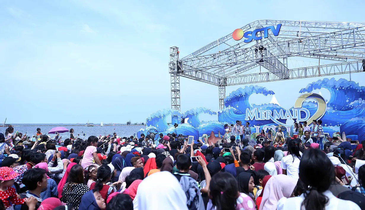 Syifa dan Angga Aldi berpikir libur panjang itu membuat sepi Jakarta. Karena banyak yang memanfaatkan liburan ke luar kota. Ternyata dugaan dua nominator pendatang baru ajang Infotainment Awards 2017 meleset. (Nurwahyunan/Bintang.com)