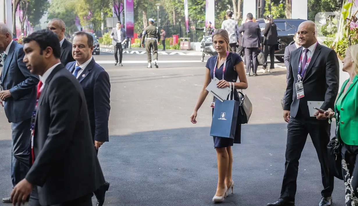 Sejumlah delegasi mulai berdatangan untuk menghadiri pembukaan KTT ke-43 ASEAN di Jakarta Convention Center (JCC), Senayan, Selasa (5/9/2023). (Liputan6.com/Faizal Fanani)