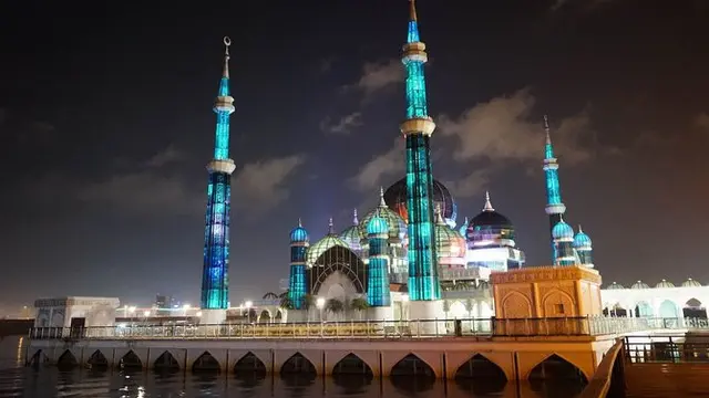 STOK A - 20 Wisata Malaysia yang Terpopuler, Cocok untuk Plesiran Bersama Keluarga