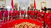 Skuad Timnas Indonesia U-16 secara resmi disambut Presiden Joko Widodo setelah berhasil menjuarai Piala AFF U-16 2022. (Biro Pers Sekretariat Presiden/Laily Rachev)