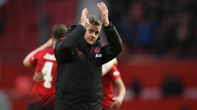 Manajer Manchester United, Ole Gunnar Solskjaer, berhasil membawa timnya meraih kemenangan 2-0 atas Reading pada laga putaran ketiga Piala FA di Old Trafford, Sabtu (5/1/2019) malam WIB. (AFP/Oli Scarff)