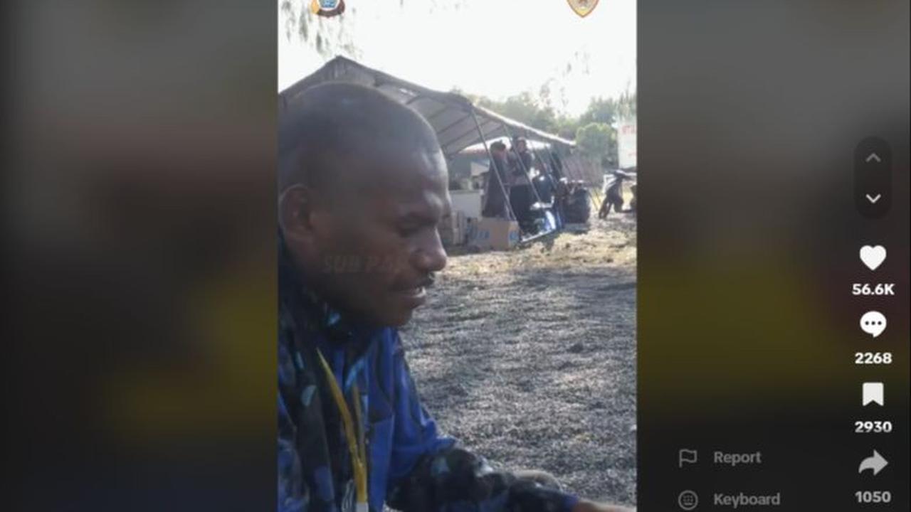 Casis ini mengatakan bahwa orang tuanya bekerja sebagai petani. Ia sendiri memiliki 7 orang saudara dan dirinya merupakan anak bungsu.<br>