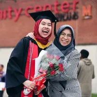 Ars-Vita Alamsyah, perempuan berhijab Indonesia sukses bekerja di Space X, perusahaan milik Elon Musk. (Foto: Instagram/ @arsvitaa).