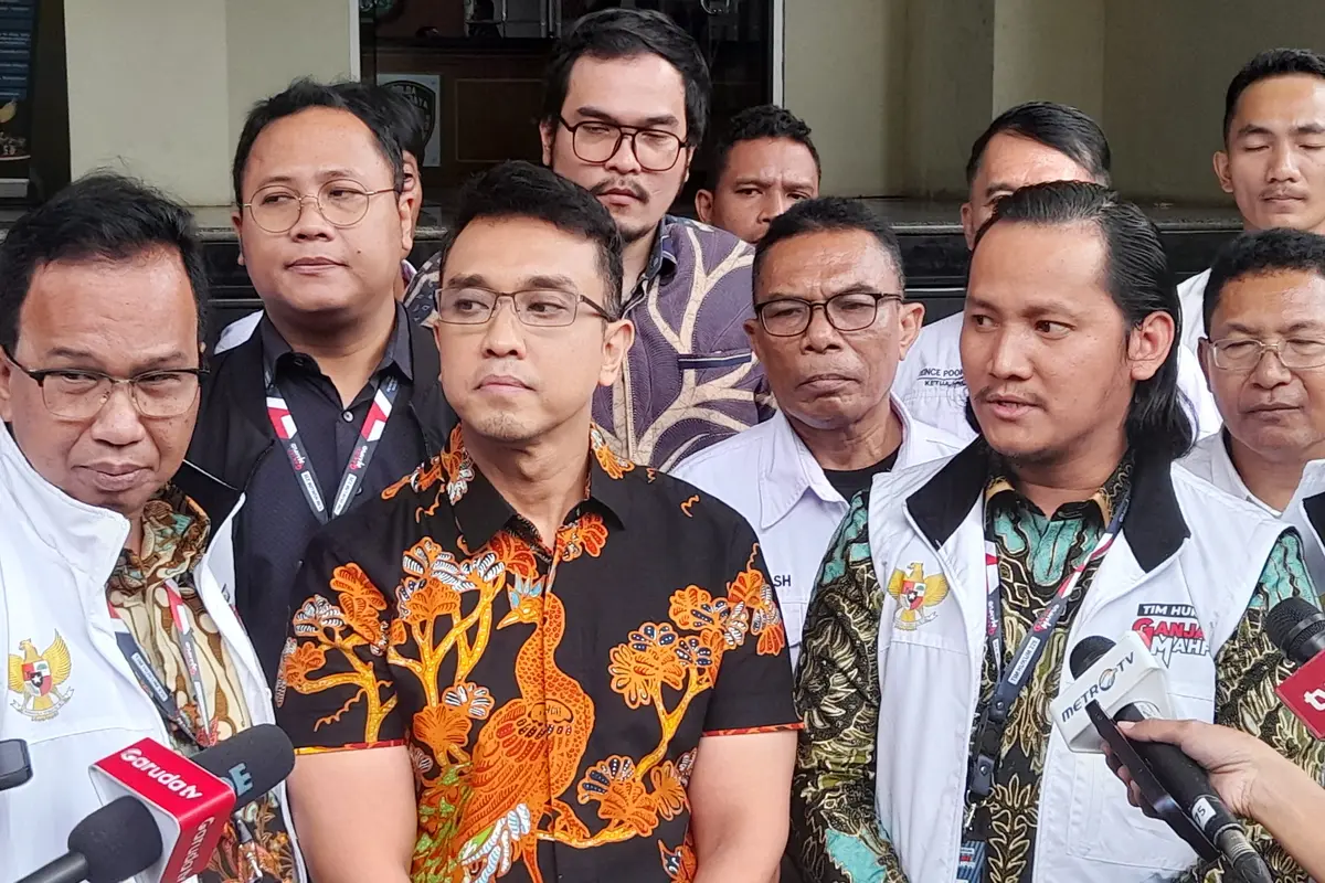 Ponsel Jubir Tim Pemenangan (TPN) Ganjar Pranowo-Mahfud MD, Aiman Witjaksono disita polisi saat menjalani pemeriksaan. Itulah top 3 news hari ini.