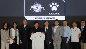PSSI menggandeng Kelme sebagai official apparel partner untuk Timnas Indonesia. (Bola.com/Bagaskara Lazuardi)