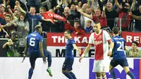 Selebrasi Henrikh Mkhitaryan usai mencetak gol kedua Manchester United (MU) ke gawang Ajax Amsterdam pada final Liga Europa 2016/2017. (AP Photo/Martin Meissner)