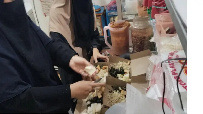Mengenal Babah Fina dan Ummi Labib, Pasangan Peracik Bumbu Warisan