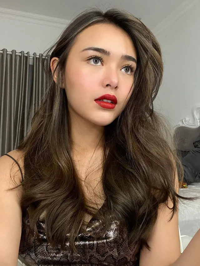 Biasa Tampil Natural, Ini 6 Gaya Amanda Manopo dalam Makeup Tebal
