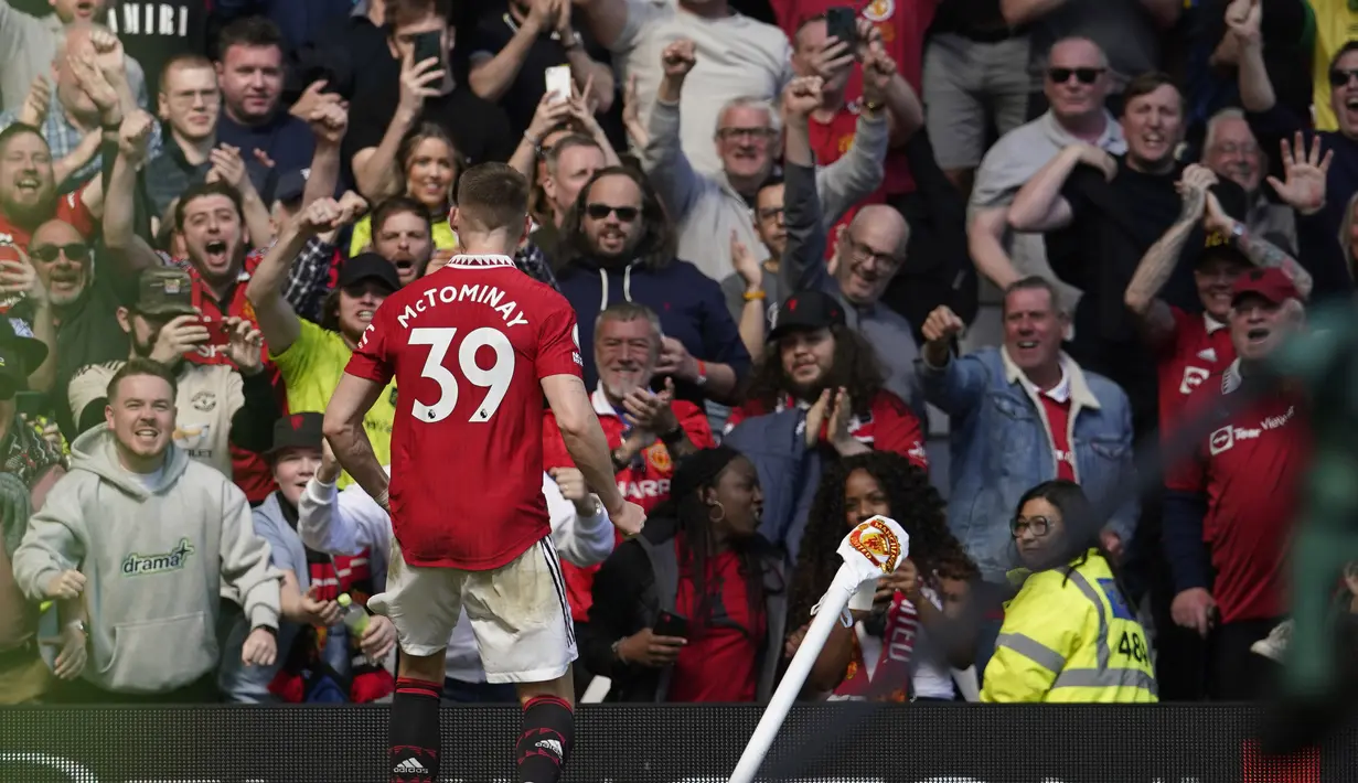 Selebrasi gelandang Manchester United, Scott McTominay setelah menjebol gawang Everton pada laga lanjutan pekan ke-30 Liga Inggris 2022/2023, Sabtu (8/4/2023) di Old Trafford Stadium, Manchester. (AP Photo/Dave Thompson)