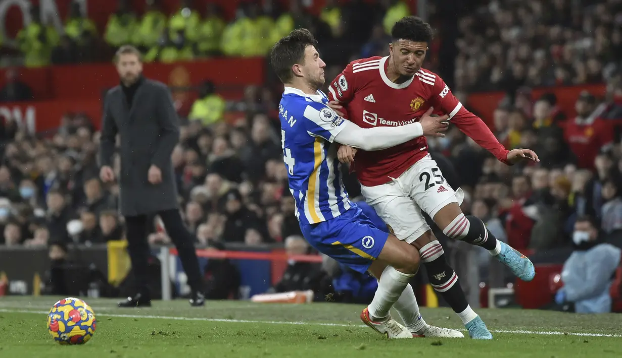 Manchester United tak banyak memberikan perlawanan untuk tim tamu sedangkan Brigthon yang mampu menguasai permainan masih belum mampu memanfaatkan kempatan. Alhasil, babak pertama ditutup dengan skor kacamata. (AP/Rui Viera)