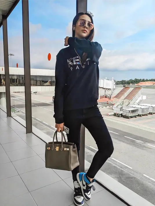 (Instagram/anyageraldine)