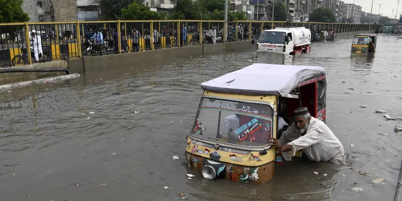 FOTO: Banjir Rendam Karachi Usai Diguyur Hujan Deras