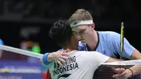 Tunggal putra Indonesia Antony Ginting kalah dari unggulan pertama asal Denmark Viktor Axelsen pada perempat final Malaysia Open 2022 di Axiata Arena, Kuala Lumpur, Jumat (1/7). (foto: PBSI)