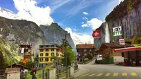 Ada banyak tempat indah di dunia, maka traveling-lah. Salah satu tempat paling indah di planet itu adalah kampung Lauterbrunnen. 