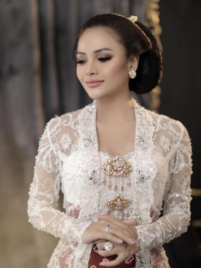 Potret Aurelie Hermansyah dalam balutan kebaya (Sumber: Instagram/fdphotography90)