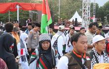Fakta Unik: Polisi Berpeci Hitam Kawal Aksi Bela Palestina di Patung Kuda, Ribuan Peserta Tertib