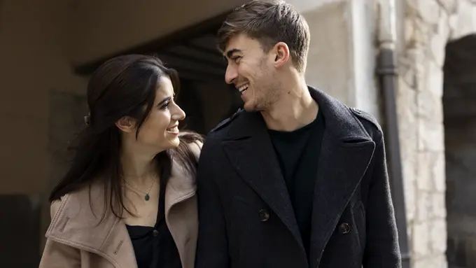 couple oktober dikenal setia