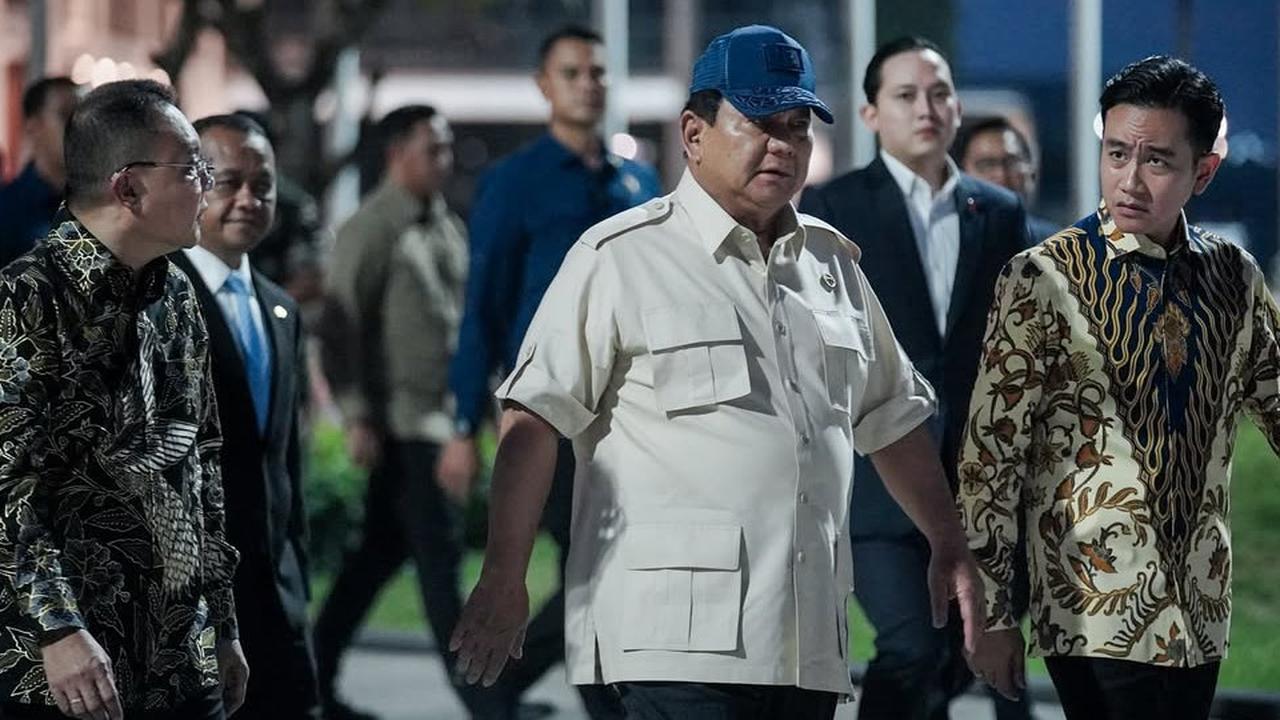 VIDEO: Presiden Prabowo Terbang ke Singapura, Muncul Wapres Gibran & Pamit ke Menteri Bahlil