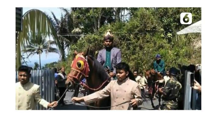 Muncul lagi Kesultanan Selacau di Kecamatan Parung Ponteng, Kabupaten Tasikmalaya, Jawa Barat.