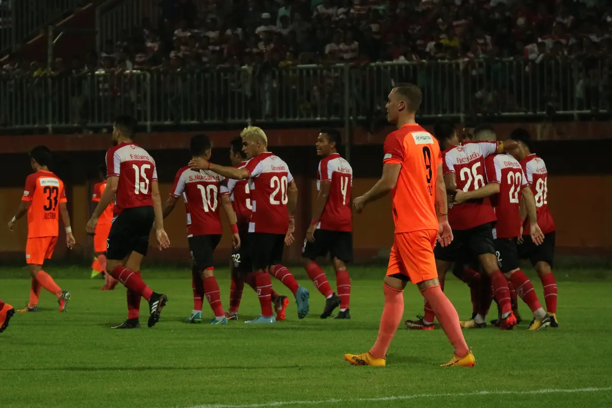 Madura United vs Hougang United