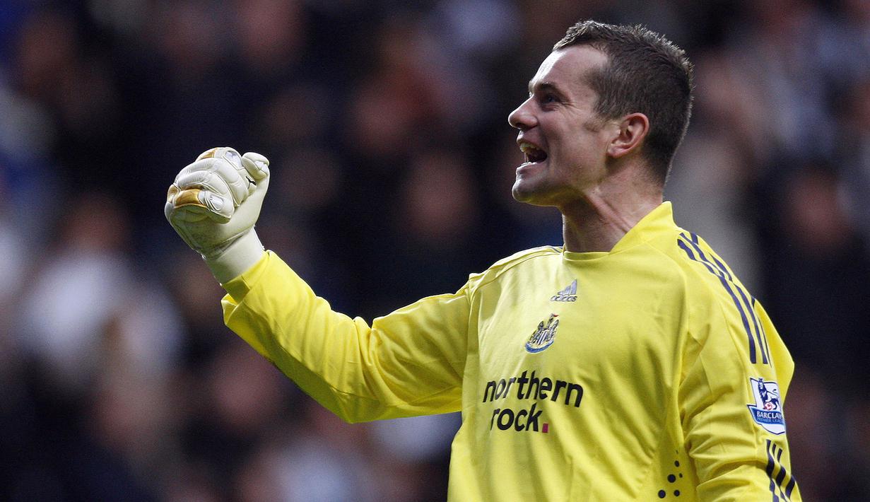 Shay Given yang telah pensiun pada Juli 2017 bersama Stoke City total mengoleksi 19 kartu kuning selama bermain di Premier League. Di Premier League ia total bermain dalam 451 laga bersama Blackburn Rovers, Newcastle United, Manchester City, Aston Villa dan Stoke City dengan catatan 116 kali clean sheet. (AFP/Paul Ellis)