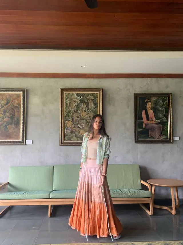 Outfit kasual ala Aurora Ribero (Instagram/@auroraribero)