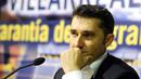 Gaya pelatih baru Villarreal, Ernesto Valverde saat presentasinya yang pertama di Madrigal Stadium, Villarreal, 3 Juni 2009. AFP PHOTO/DIEGO TUSON 
