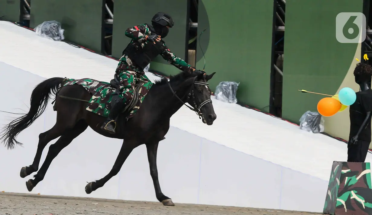 HUT TNI ke-79 mengusung tema 'TNI Modern Bersama Rakyat Siap Mengawal Suksesi Kepemimpinan Nasional Untuk Indonesia Maju'. (Liputan6.com/Herman Zakharia)