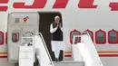 PM India Narendra Modi tiba di Bandara Internasional Ministro Pistarini, Buenos Aires, Argentina, Rabu (28/11). Narendra tiba di Argentina untuk menghadiri KTT G20. (AP Photo/Martin Mejia)