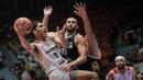 <p>Pemain Timnas Basket Indonesia, Derrick Michael Xzavierro (kiri) berusaha mencetak poin saat matchday kedua Grup A FIBA Asia Cup 2022 antara Timnas Basket Indonesia melawan Timnas Basket Yordania di Istora Senayan, Jakarta, Kamis (14/07/2022). (Bola.com/Bagaskara Lazuardi)</p>
