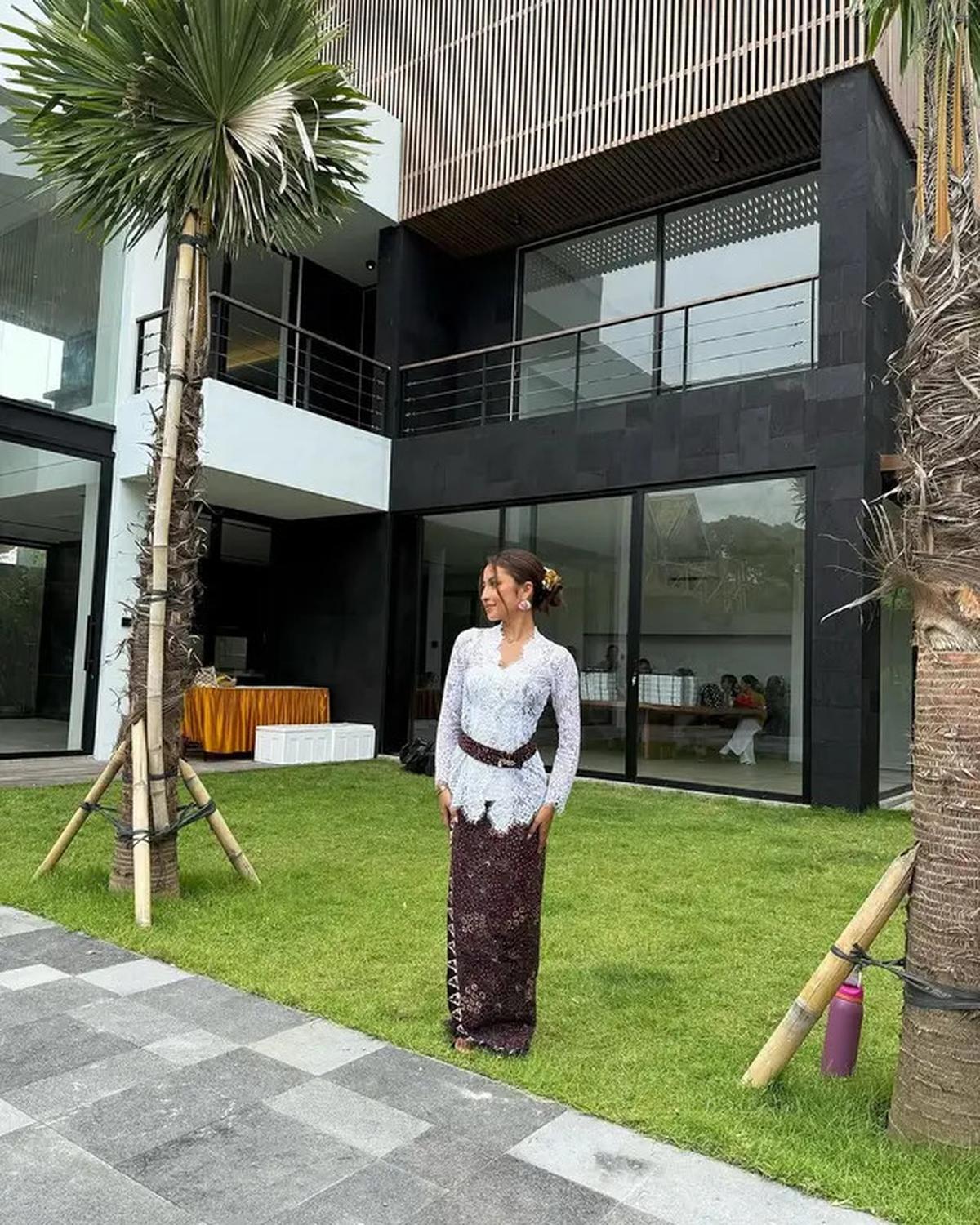 8 Potret Jennifer Coppen Gelar Ritual Melaspas di Bali, Rumah Baru Kamari