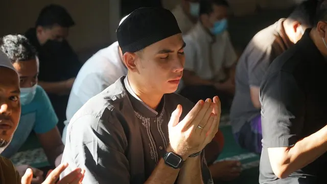 Timnas Indonesia salat Idulfitri di Hotel Fairmont, Jakarta.