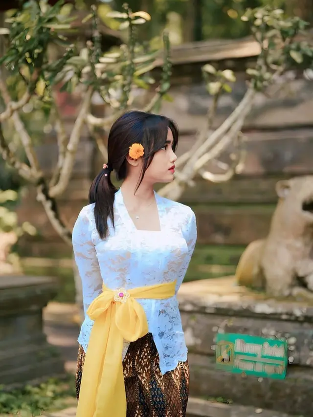 Fuji Utami foto bareng bestie di Bali