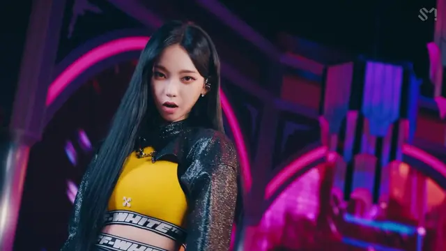 Aespa Tampil Memukau dengan Outfit Konsep Futuristik di MV Terbaru Mereka 'Next Level’