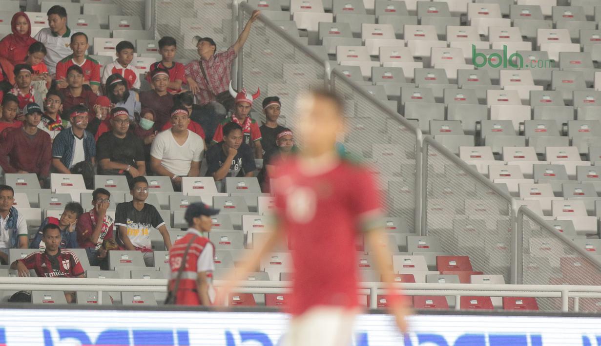 Laga Timnas Indonesia U-19 melawan Jepang U-19 sepi penonton di Stadion Utama GBK, (24/3/2018). Indonesia U-19 Kalah 1-4. (Bola.com/Nicklas Hanoatubun)