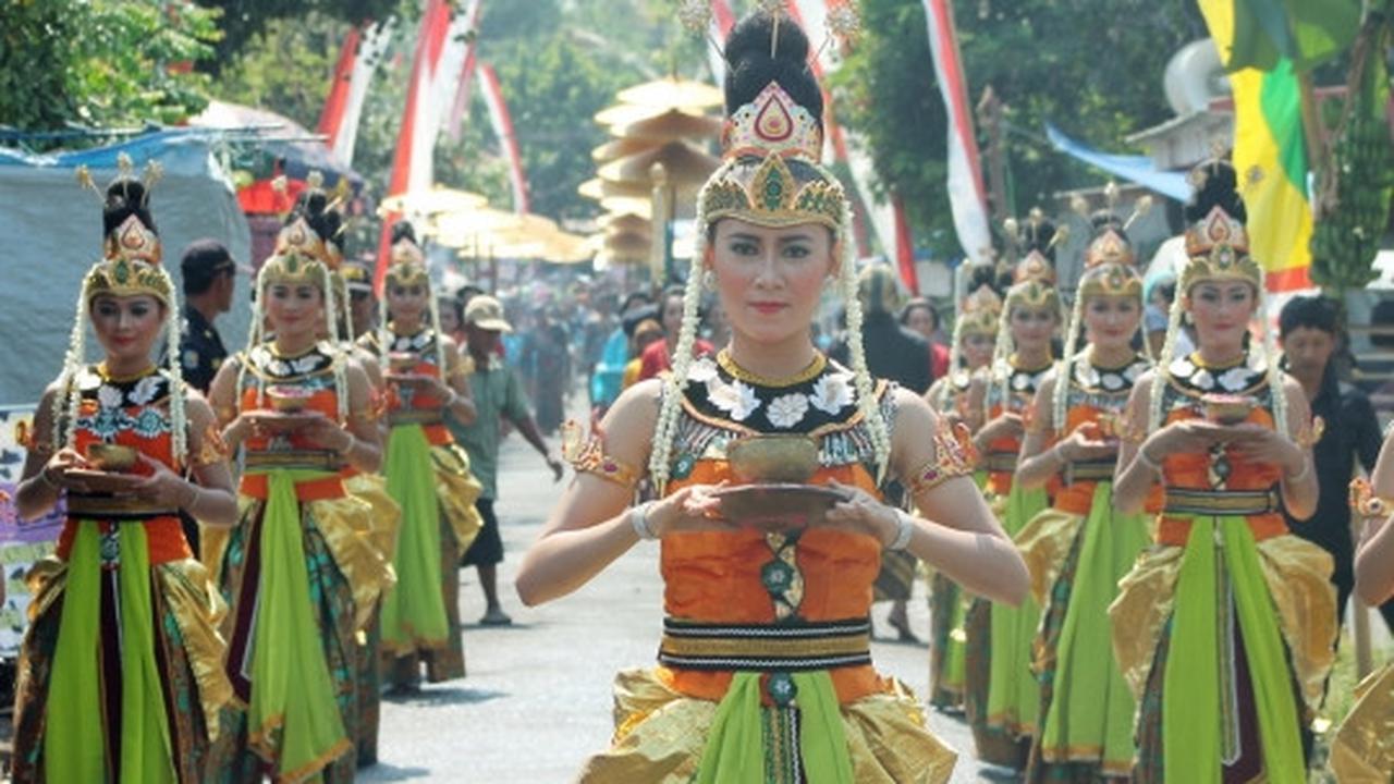 Kirab pusaka meriahkan penyambutan 1 Suro di Kediri